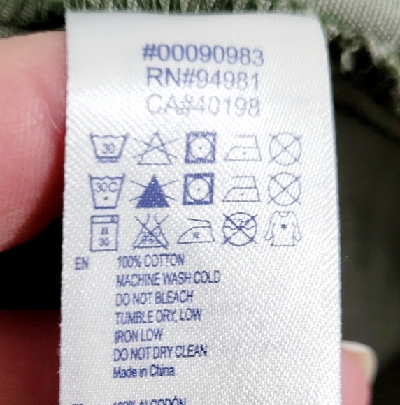 Forever 21 Camo Shirt Long Sleeve Front Snaps 100% Cotton Woman's Size Small - Picture 8 of 8